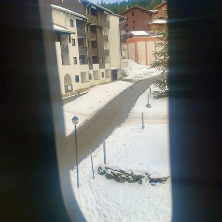 Au Pied Des Pistes *